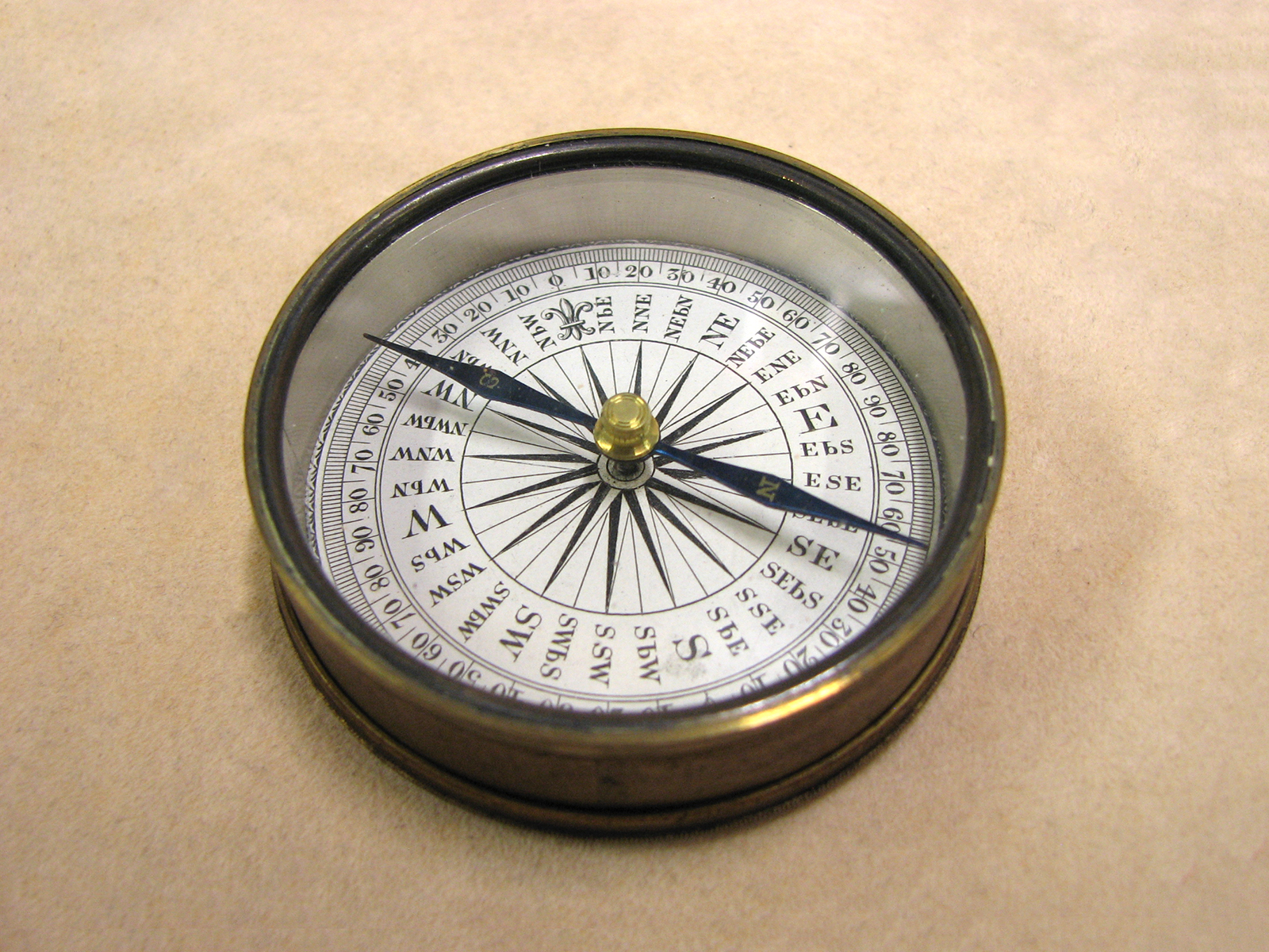 Victorian travellers brass cased pocket compass circa 1870